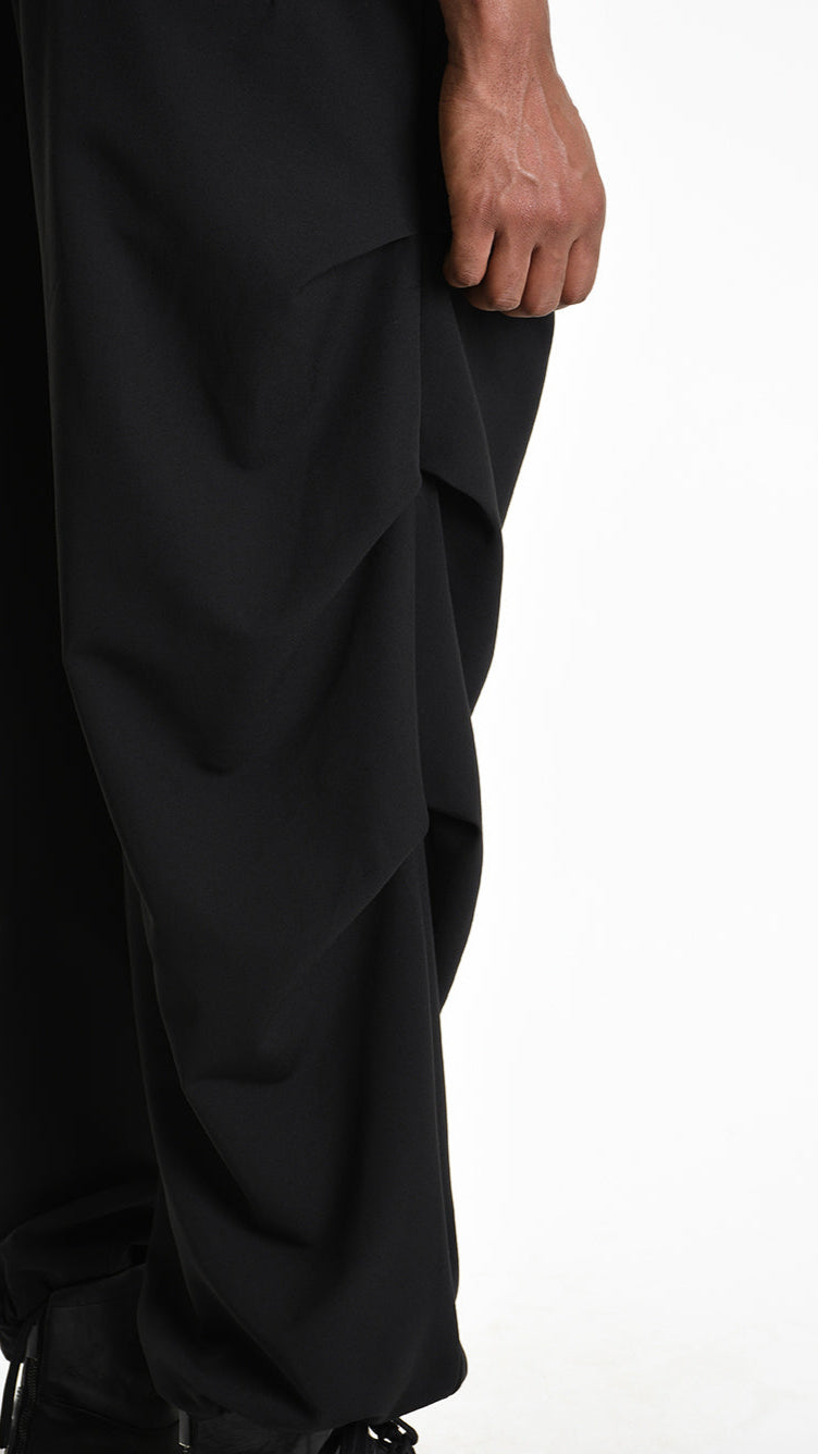 A33R M102625 TROUSER Cargo Fluido with Pinces Black