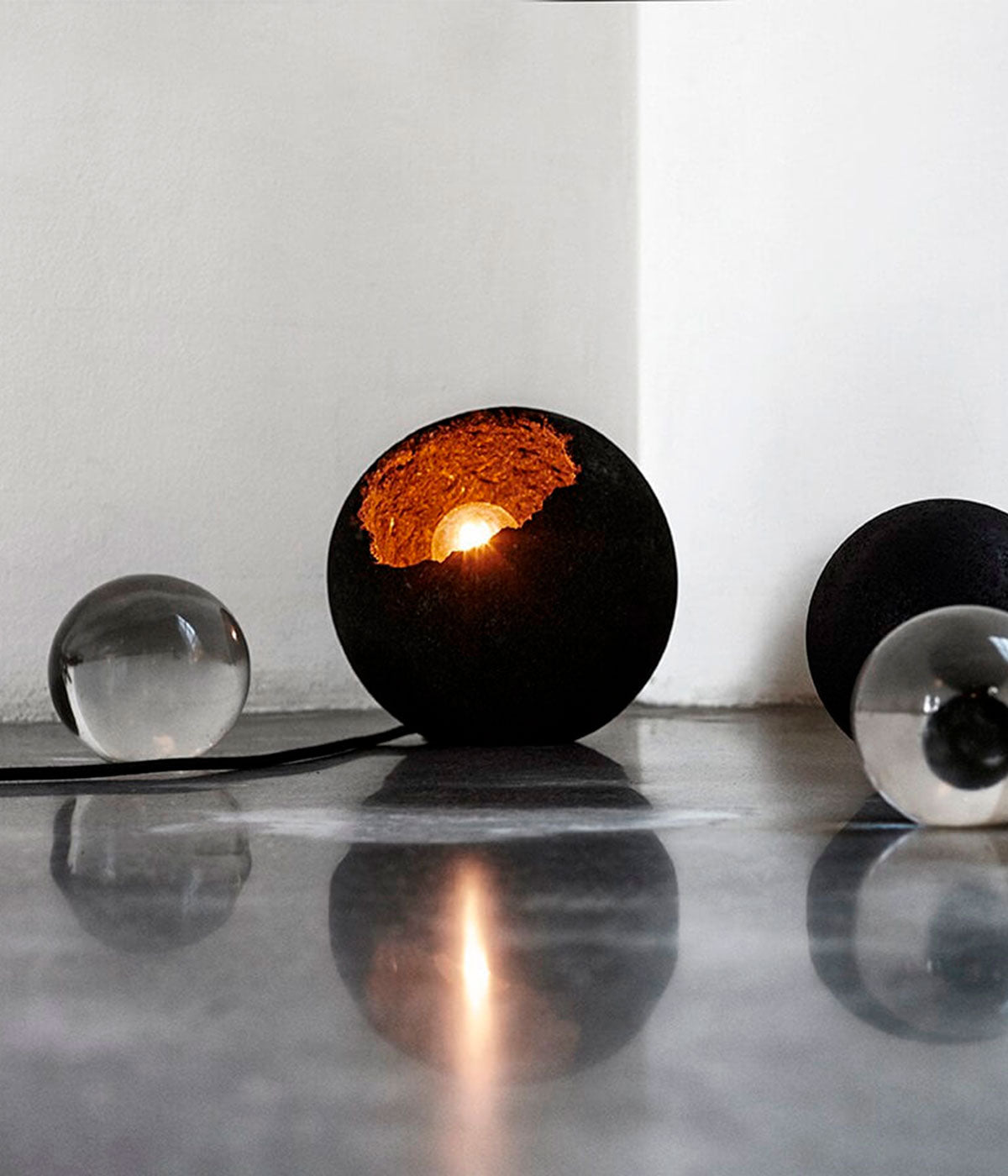 Floor lamp Crust - Mat Black Lava stone - Ø22xH21 cm MUUBS