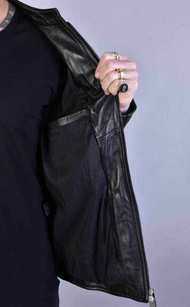 A33B LM00323 BLACK vegetable tanned leather