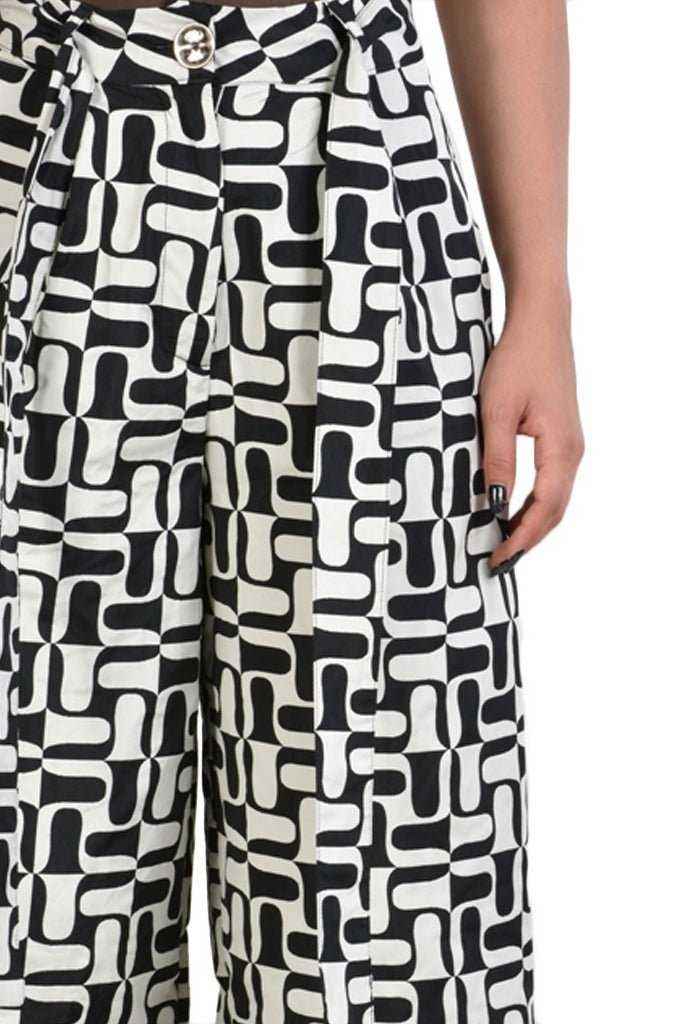 A34B ARIETE23 BLACK Pants Woman