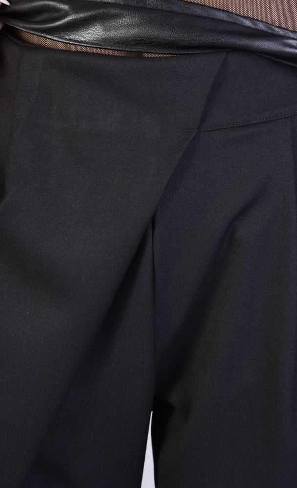 A34R LW51223 BLACK Fluid Regular Trousers