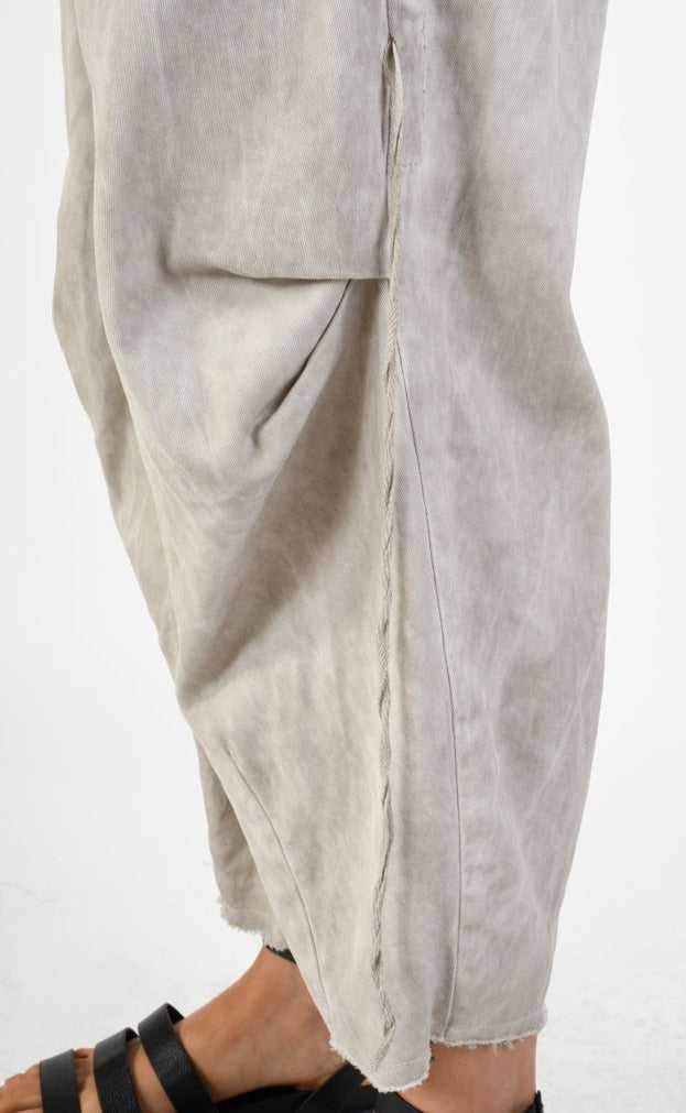 A39B SM31924 Gabardine pants