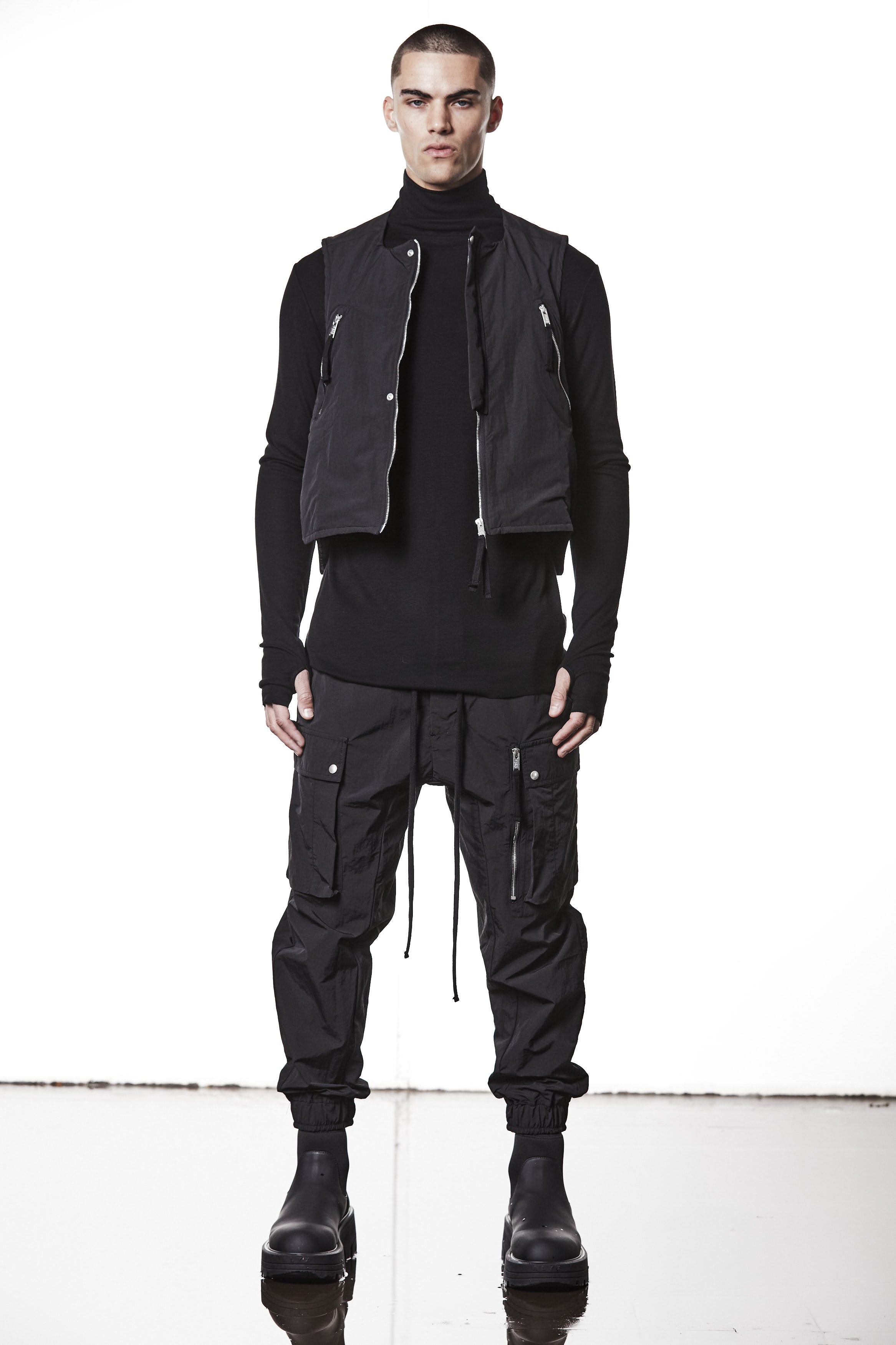 M J 76 Black Utility Vest – Zip-Up with Multiple Pockets Black Man THOM KROM