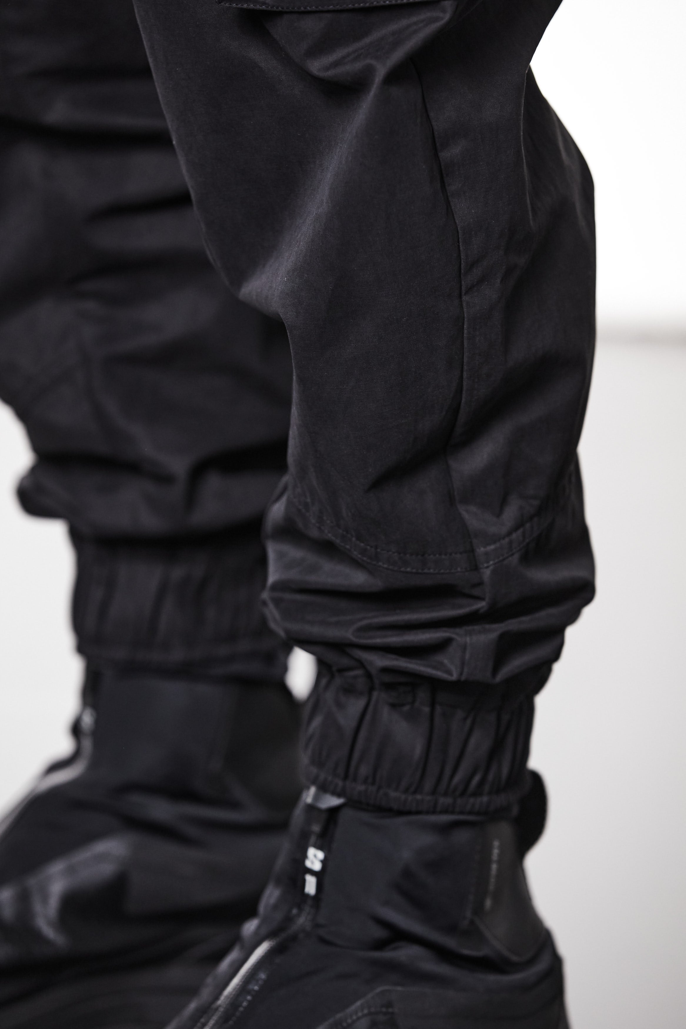 M P 15 Black Cargo Pants – Relaxed Fit with Utility Pockets and Elastic Cuffs Black Man THOM KROM