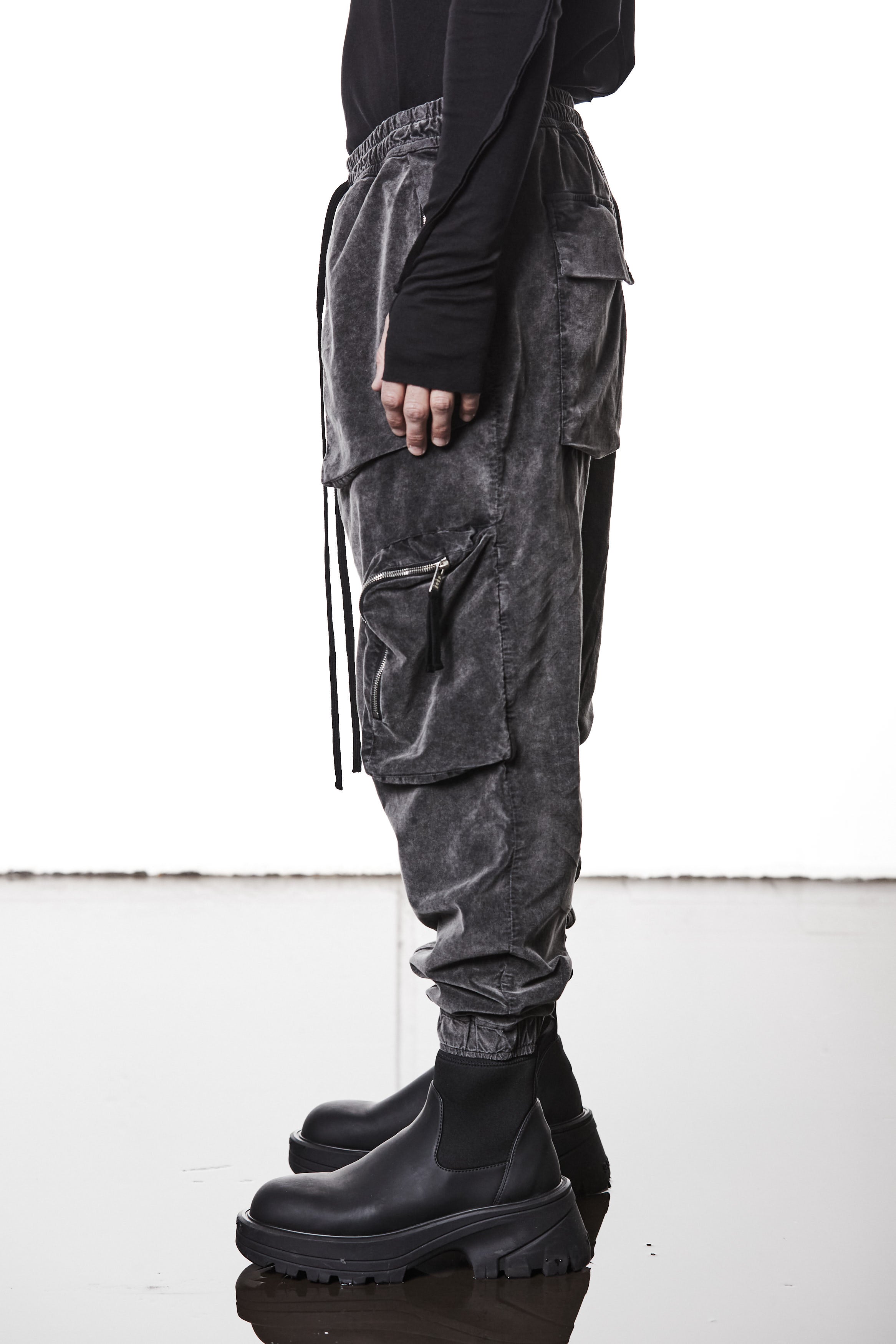 M P 21 – Used Grey Men’s cargo trousers in washed grey with zip/flap pockets, drawstring waist, and elastic cuffs THOM KROM
