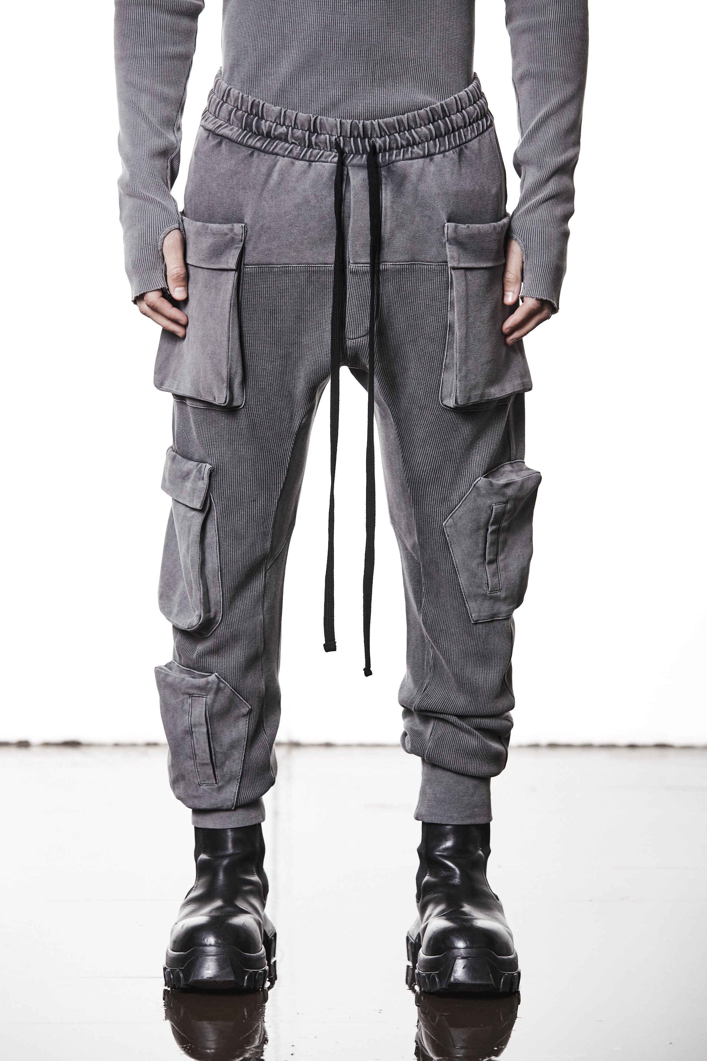 M ST 502 – Cargo Pants Multi-Pocket Long Drawstrings Elastic Waist Tapered Cuffs Used Grey Man THOM KROM