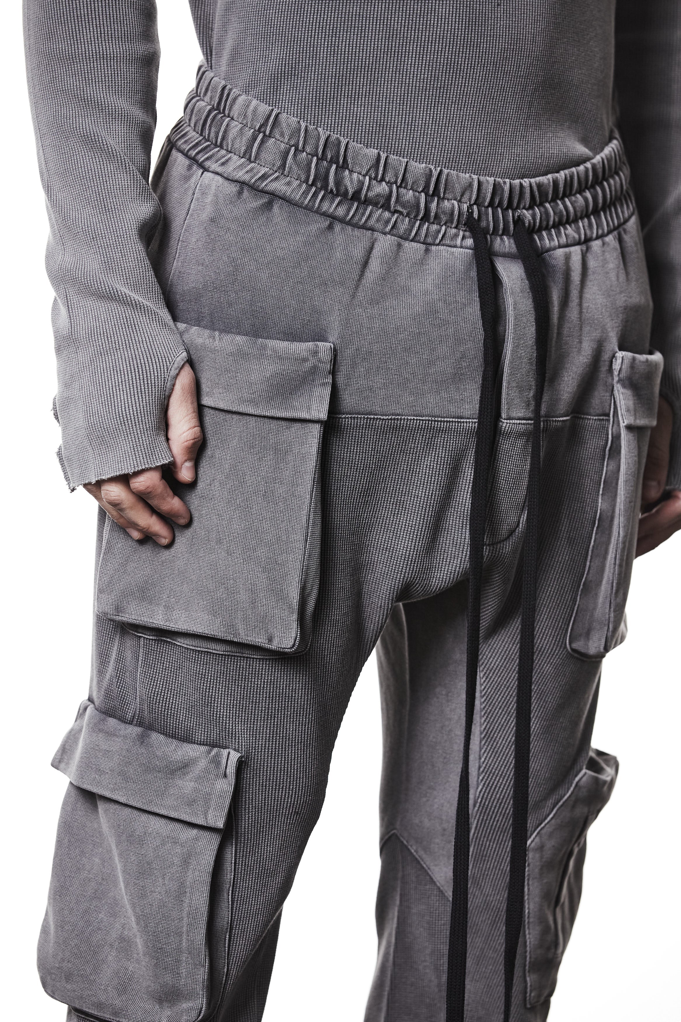 M ST 502 – Cargo Pants Multi-Pocket Long Drawstrings Elastic Waist Tapered Cuffs Used Grey Man THOM KROM