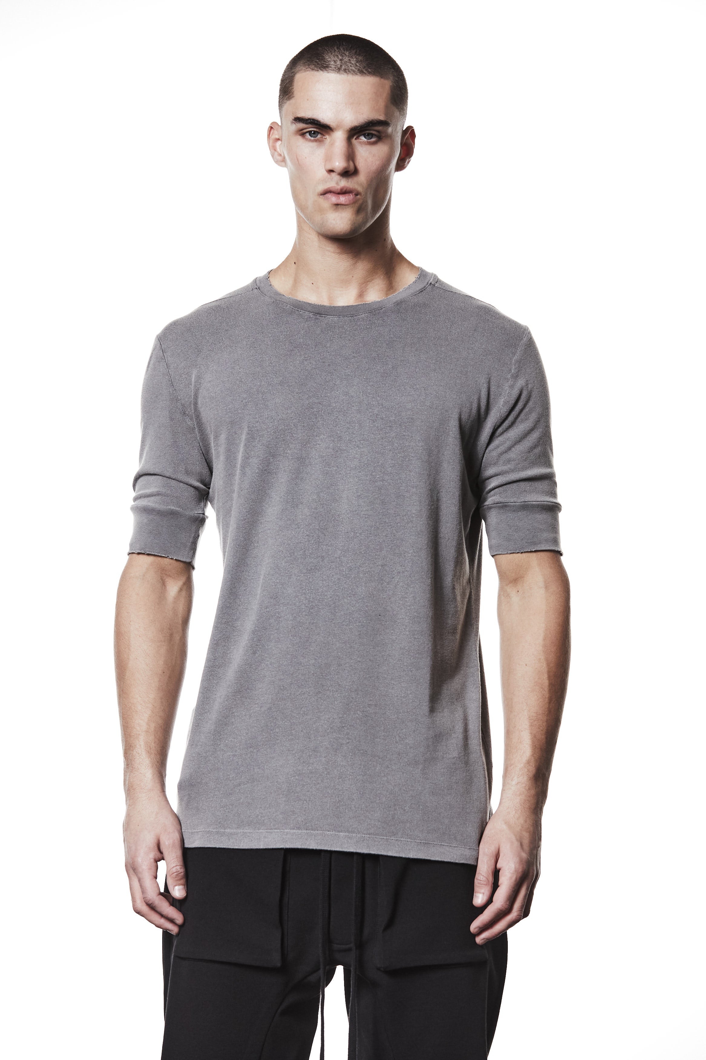 M TS 903 – Fitted Short-Sleeve T-Shirt Extended Cuffs Raw Edge Used Grey - Man THOM KROM