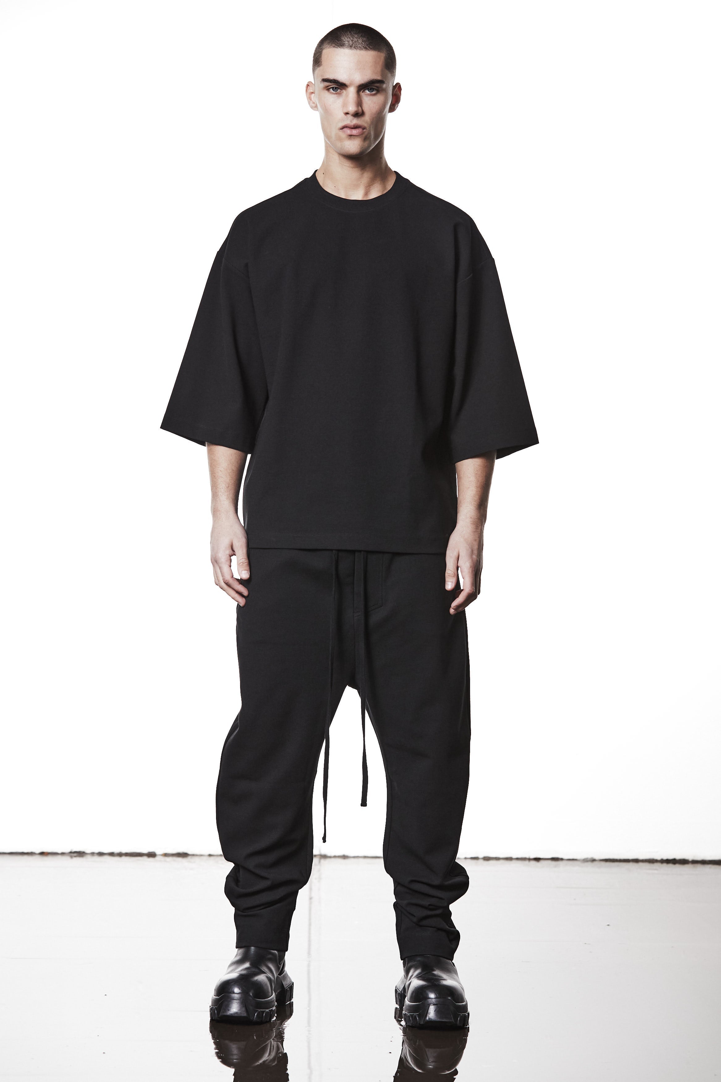 M TS 906 Black Oversized T-Shirt – Wide Sleeves and Relaxed Fit Black Man THOM KROM