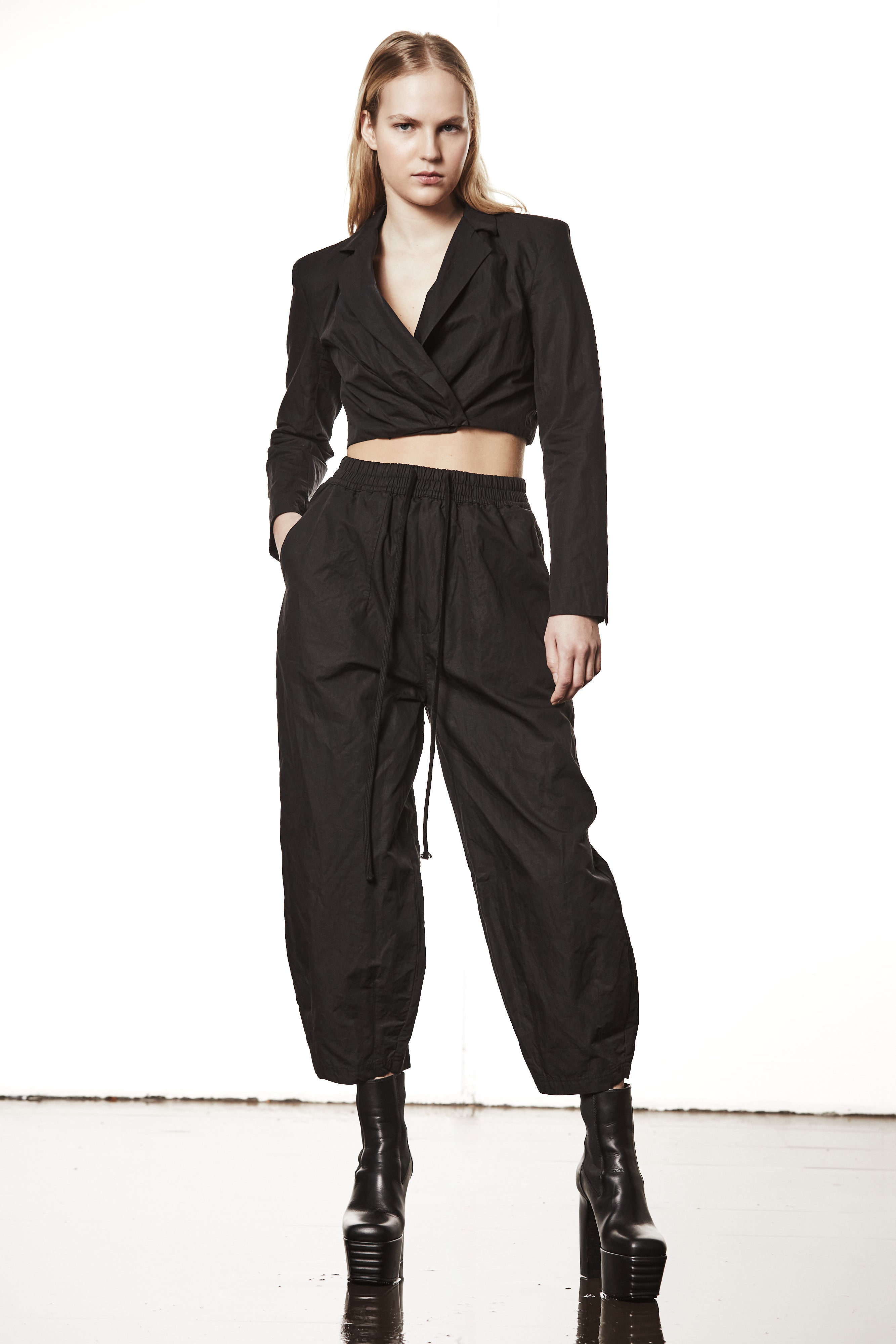 W B 326 WOMAN JACKET BLACK THOM KROM