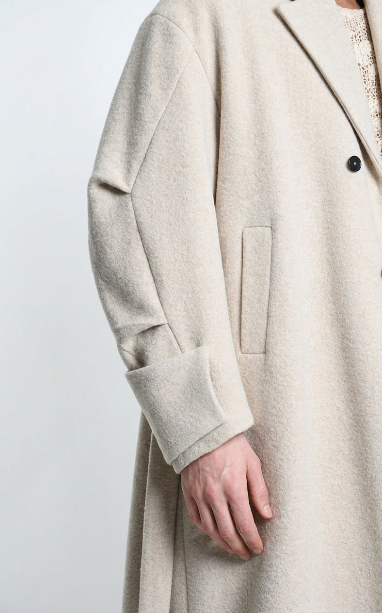 M1367 λεπτομέρεια πτυχώσεων μανικιού