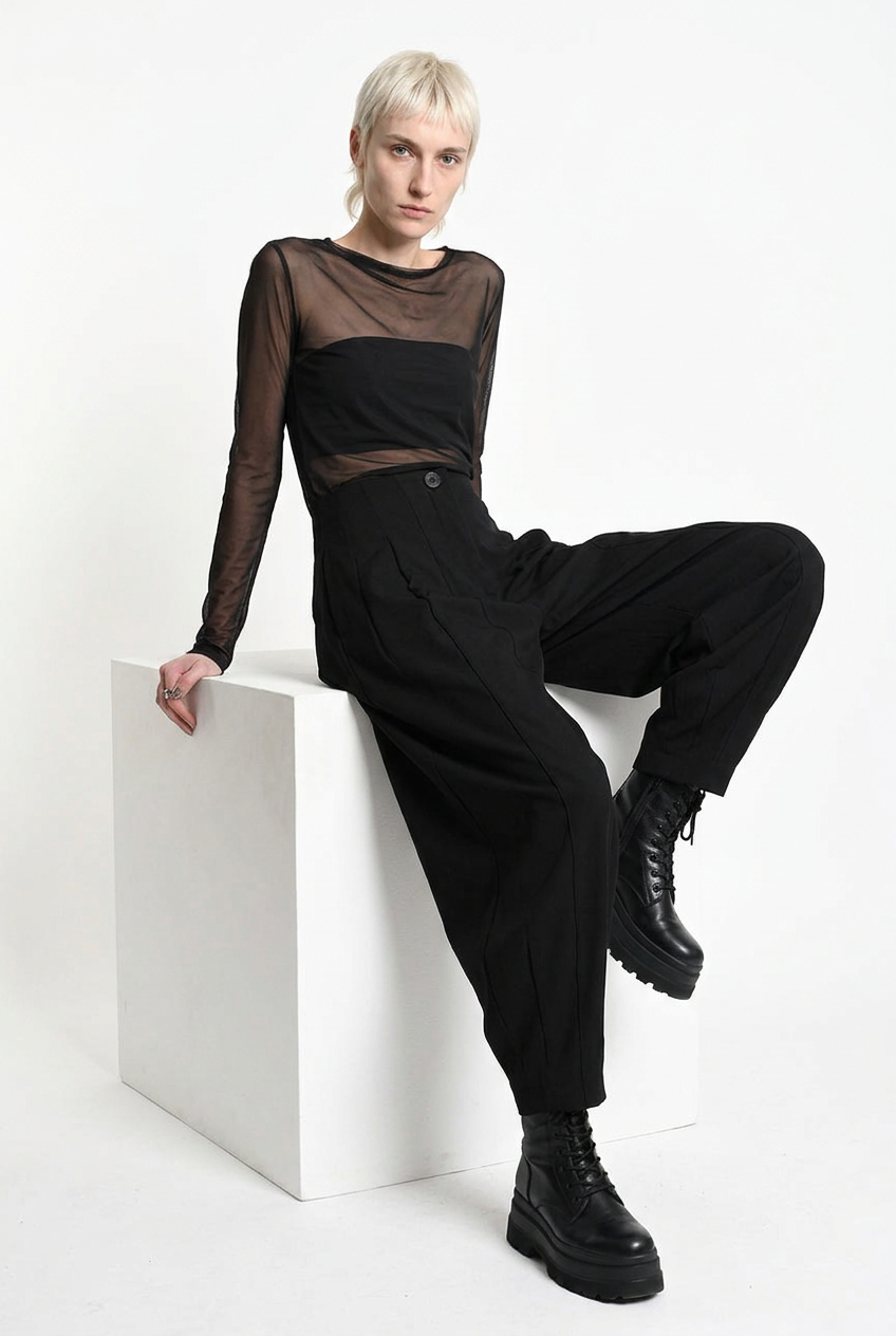 LA HAINE INSIDE US W5444 balloon trousers in black — seated editorial view
