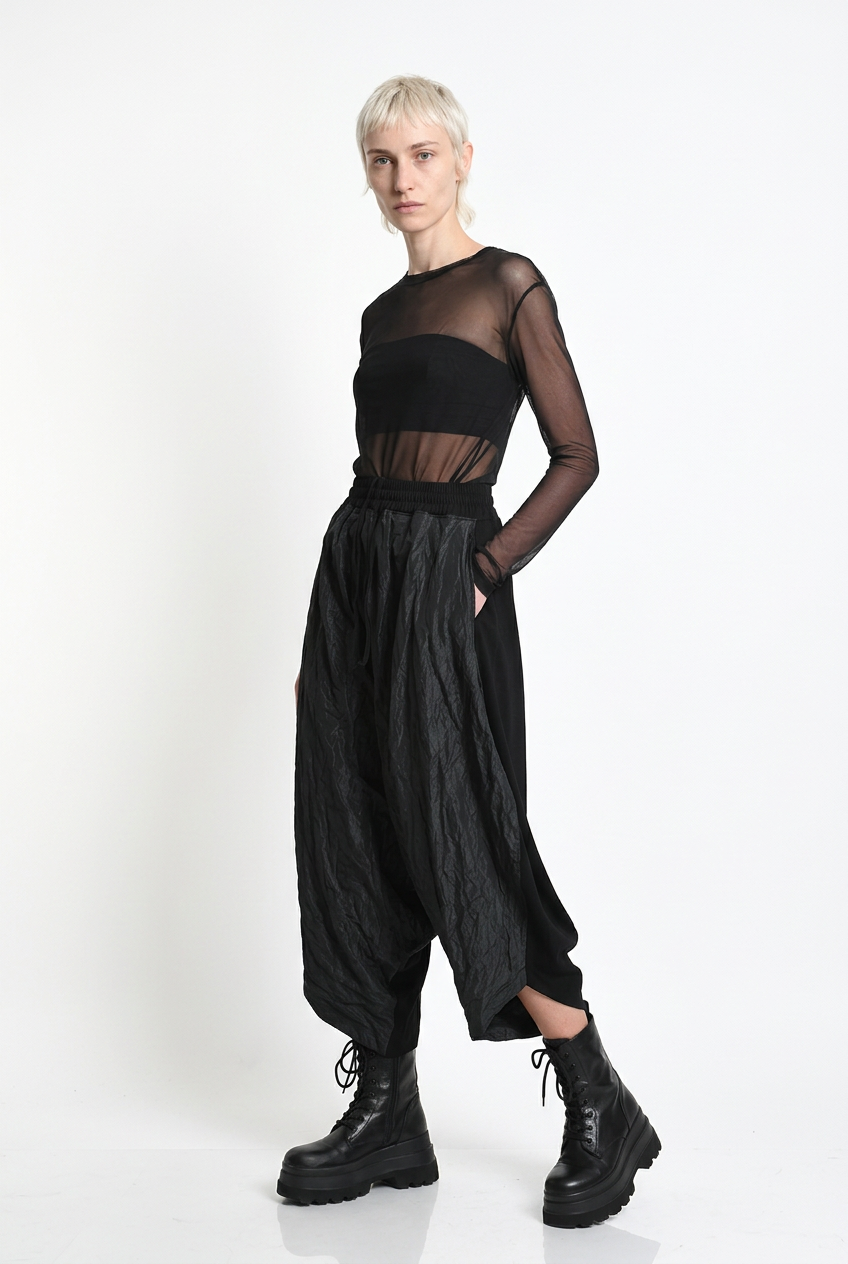 LA HAINE INSIDE US W5488 black baggy drop-crotch trousers, female model, three-quarter front view