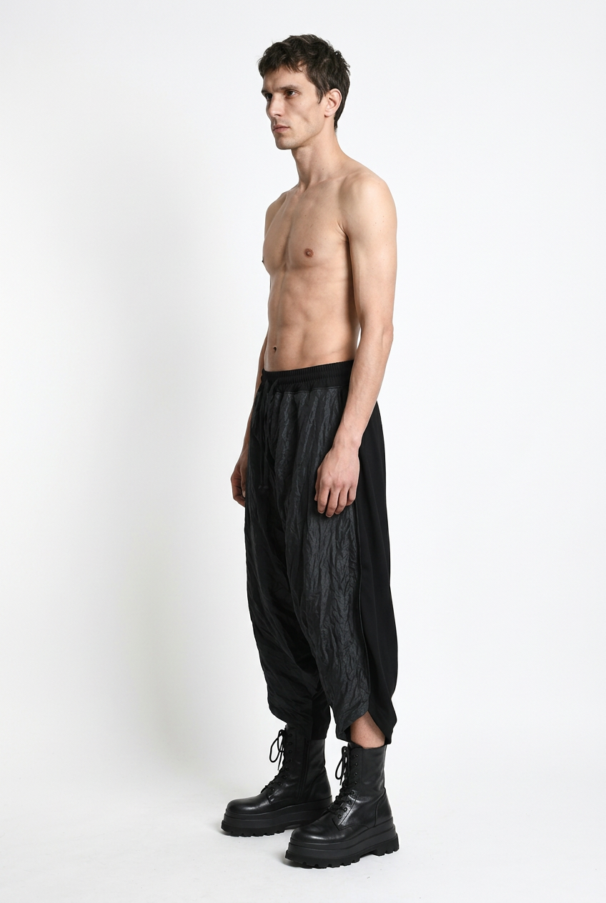 LA HAINE INSIDE US W5488 black baggy drop-crotch trousers, male model, side profile