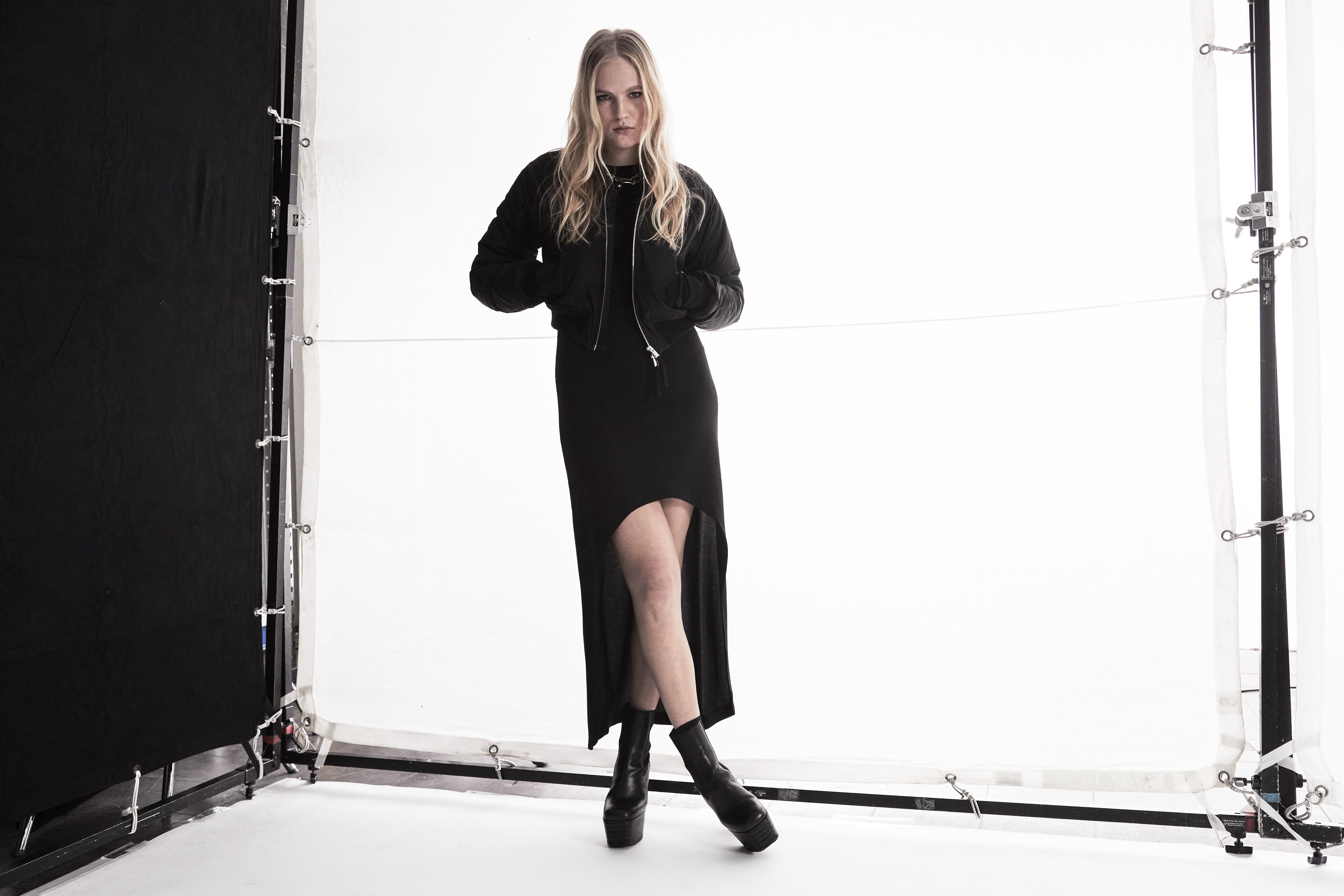 Dresses & Skirts Woman.