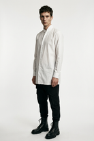 LA HAINE INSIDE US LM226 white long cotton stretch shirt — three-quarter front view