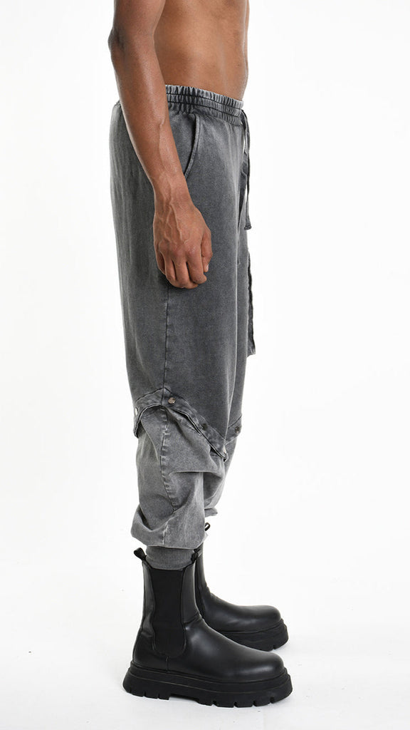 A33B M104325 TROUSER in grey, unisex cargo style with marmorized fleece and cotton stretch.