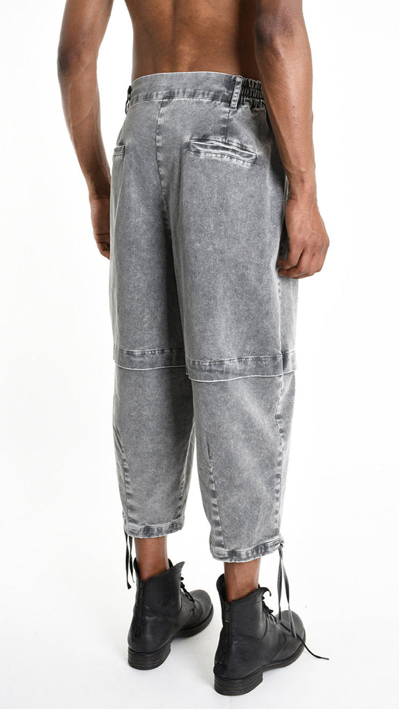 A33B M104925 TROUSER in marmorized grey with elastic waist and buttoned front leg.