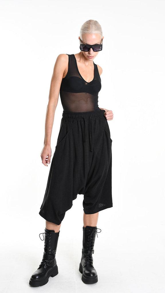 A33M M101125 PANT in black with a low crotch and elastic waist, viscose-linen blend.