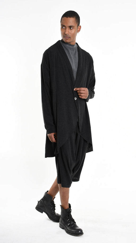 A33M M101325 Cardigan in black, unisex, viscose-linen blend, with button closure.