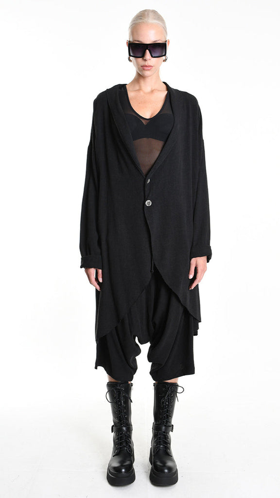 A33M M101325 CARDIGAN in black with asymmetric design and button closure.