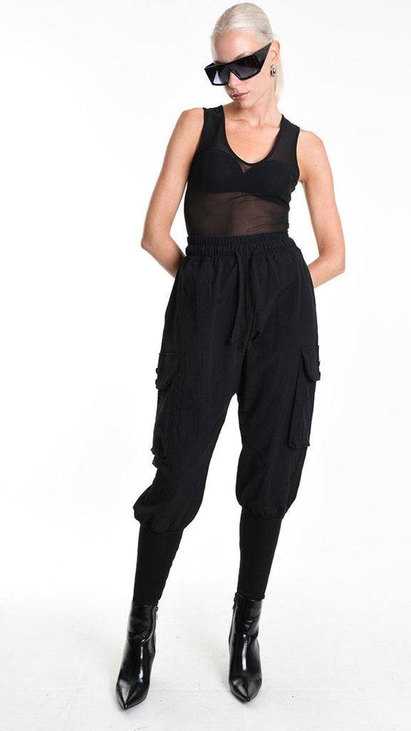 A33M M101525 UNISEX D Black baggy jacquard trouser with pockets, elastic waist, and ribbed bottom.