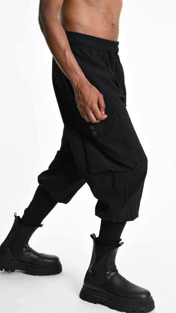 A33M M101525 TROUSER Baggy Cotton Jacquard UNISEX U Black with elastic waist and ribbed bottom, side view.