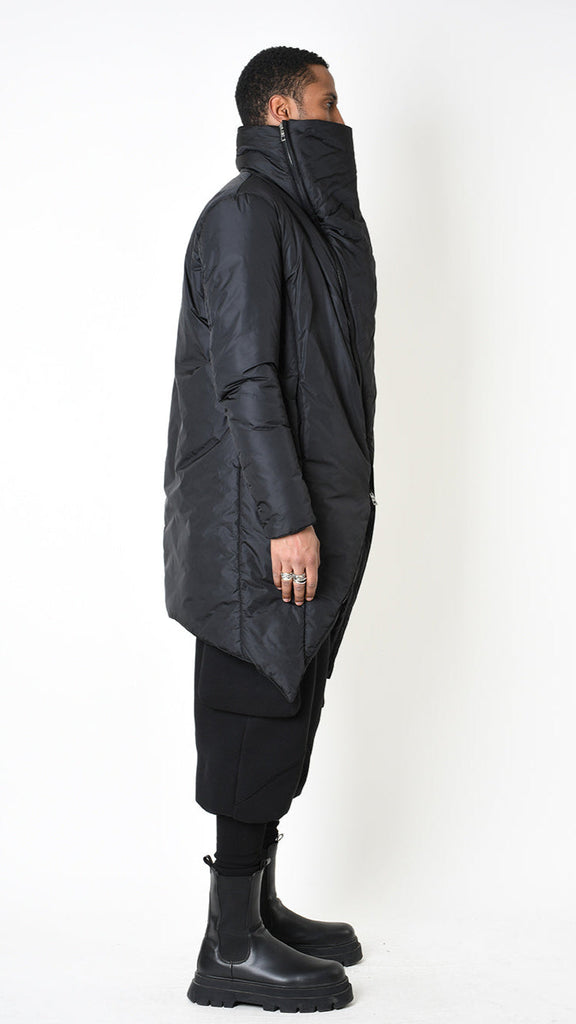 Black asymmetric down jacket with 180gr comfort nylon, featuring double slider zip and thumb holes.