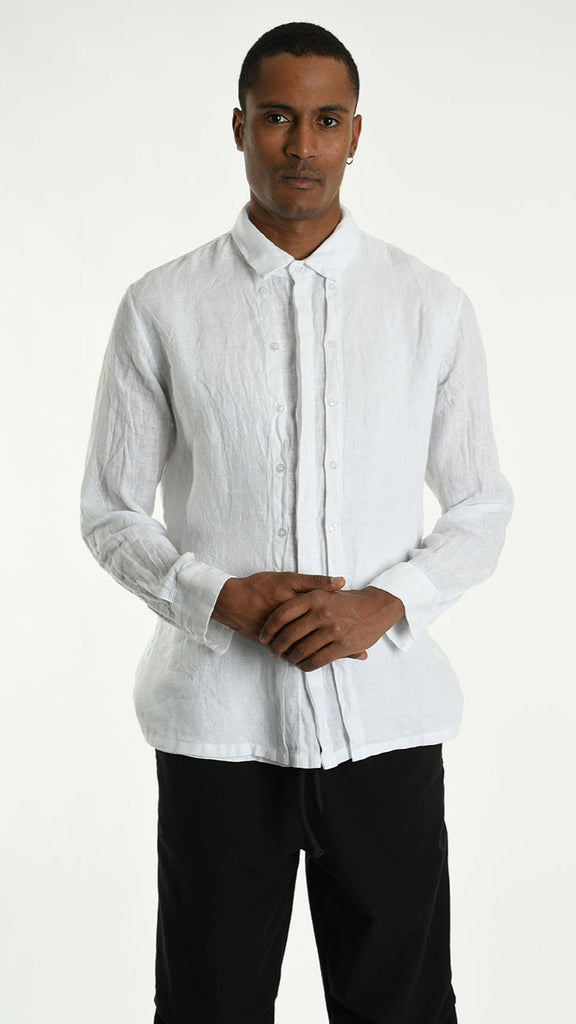 A33R M102425 SHIRT in linen white with button panel design, modeled by a person.