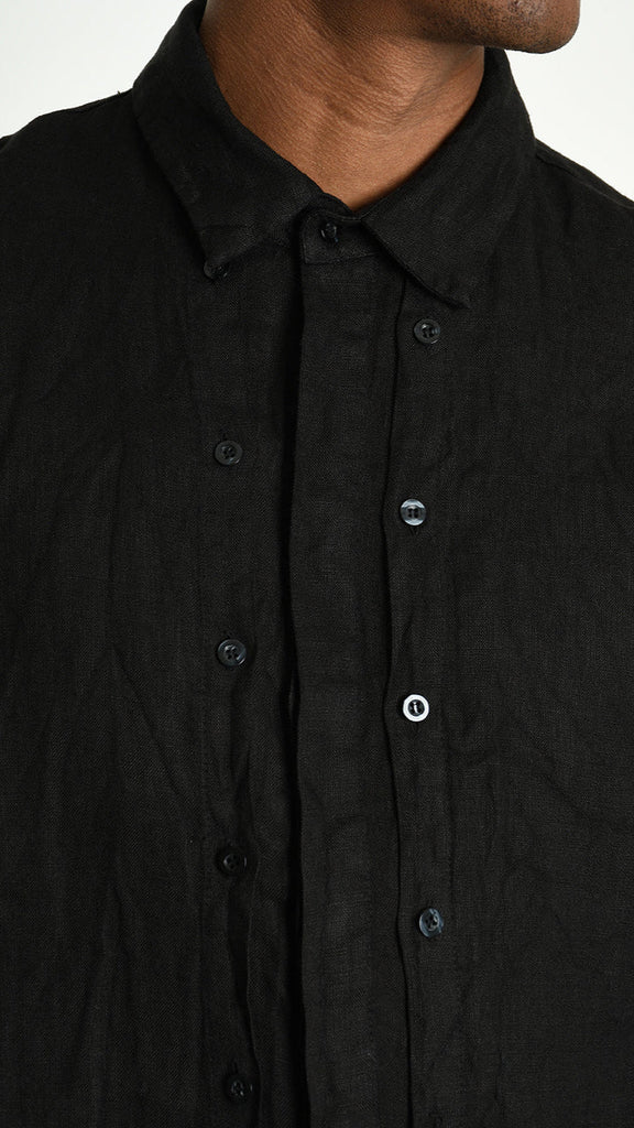 A33R M102425 SHIRT in black linen with button panels, regular fit.