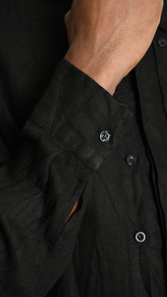 A33R M102425 SHIRT in black linen with button panels and sophisticated design.