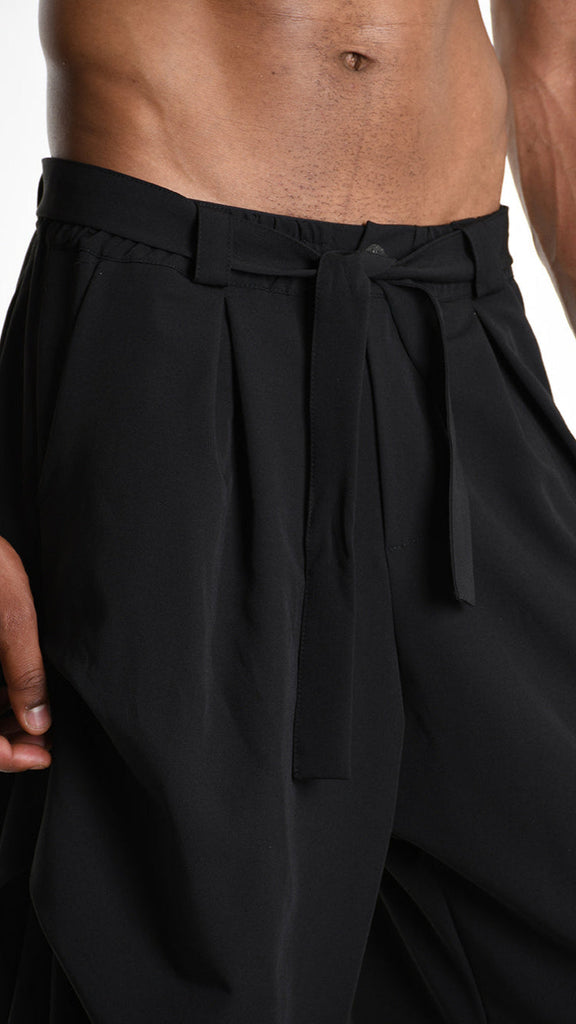 A33R M102625 TROUSER Cargo Fluido with pinces, elastic waist, and removable sash in black.