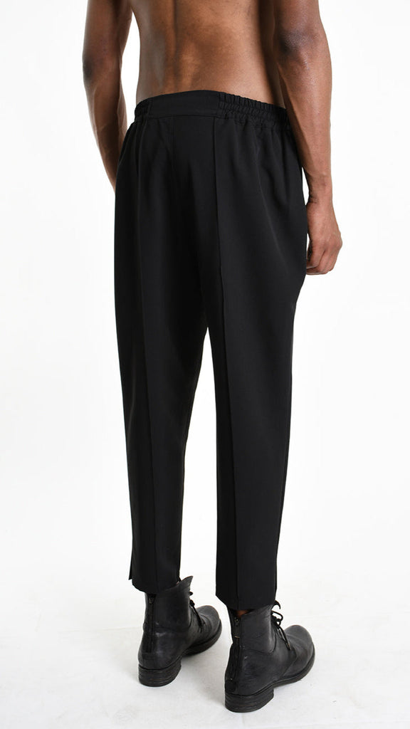 A33R M102725 TROUSER Comfort Fluido Black with elastic waist and slit, crafted in Italy.