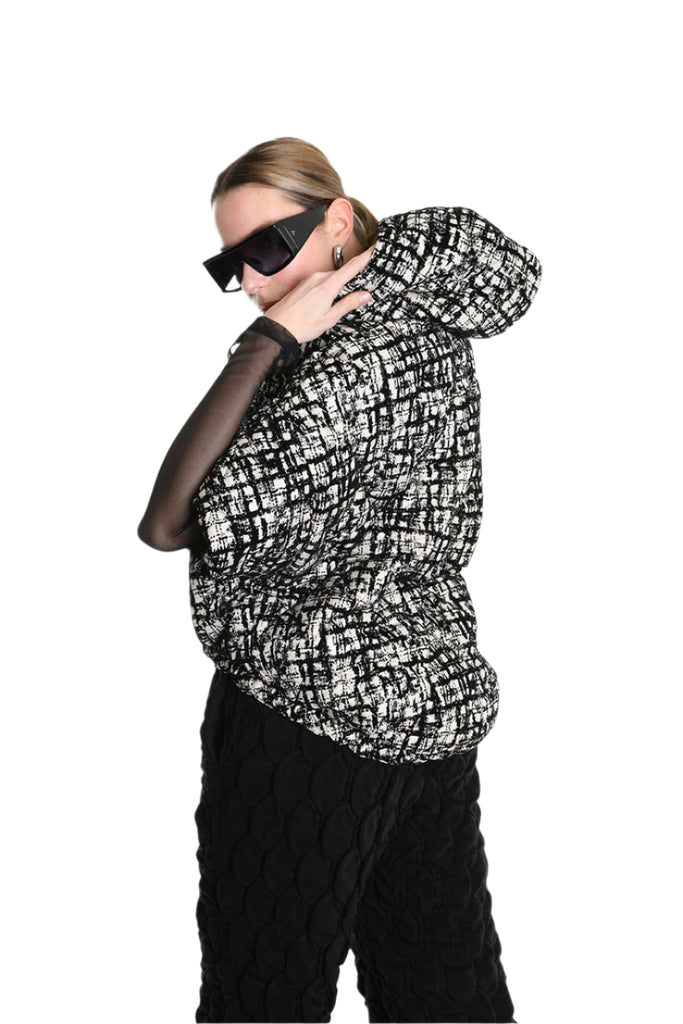 4P W5216 CAPE Oversized Sleeveless in Flocked Nylon, 150g Padding, Black. LA HAINE INSIDE US