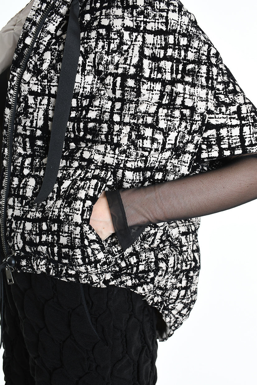 4P W5216 CAPE Oversized Sleeveless in Flocked Nylon, 150g Padding, Black. LA HAINE INSIDE US