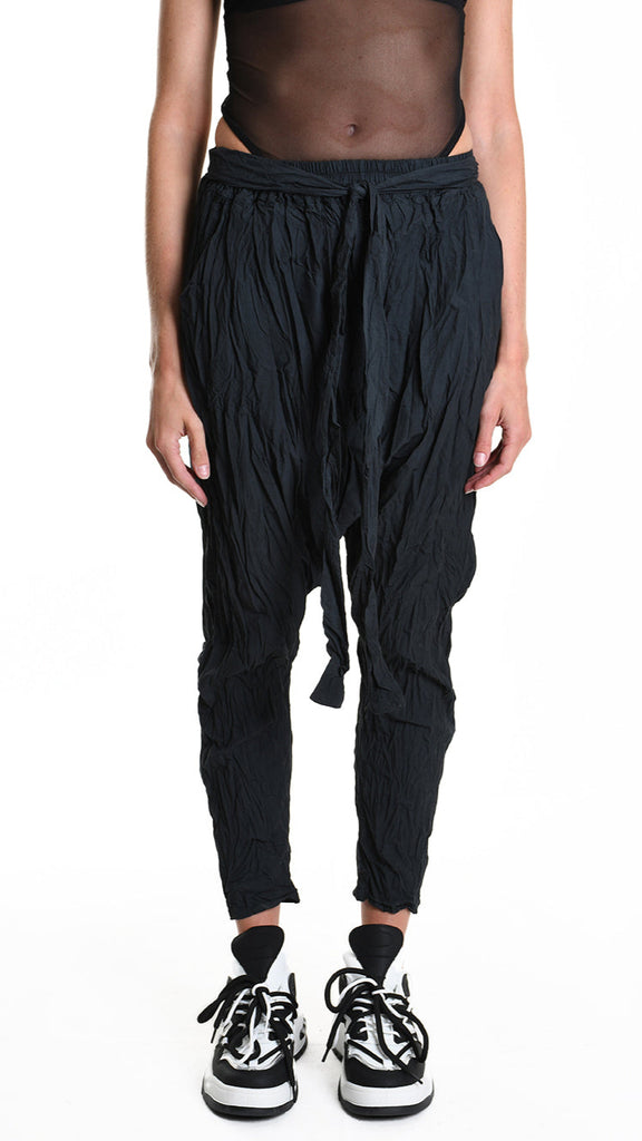 A34R W504125 TROUSER Over Cotton Organic Crumpled Black.