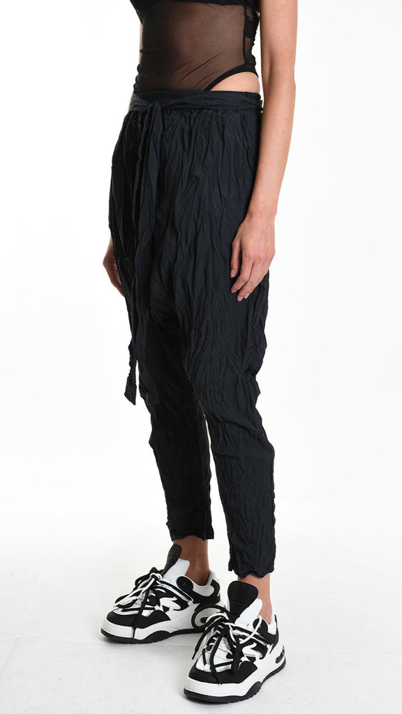 A34R W504125 TROUSER Over Cotton Organic Crumpled Black.