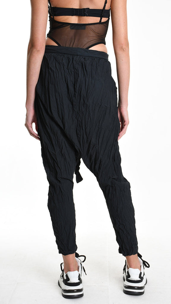 A34R W504125 TROUSER Over Cotton Organic Crumpled Black.