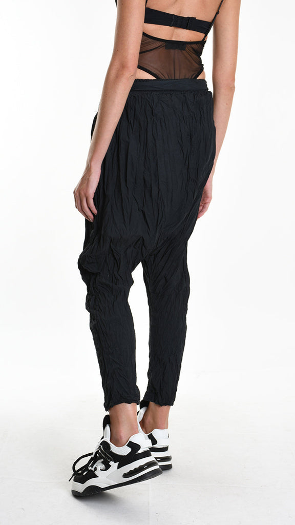 A34R W504125 TROUSER Over Cotton Organic Crumpled Black.