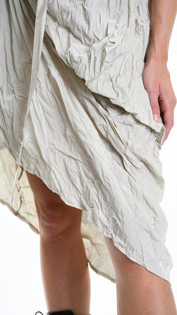 A34R W509425 DRESS Asymmetric Taffeta Crumpled Sand.