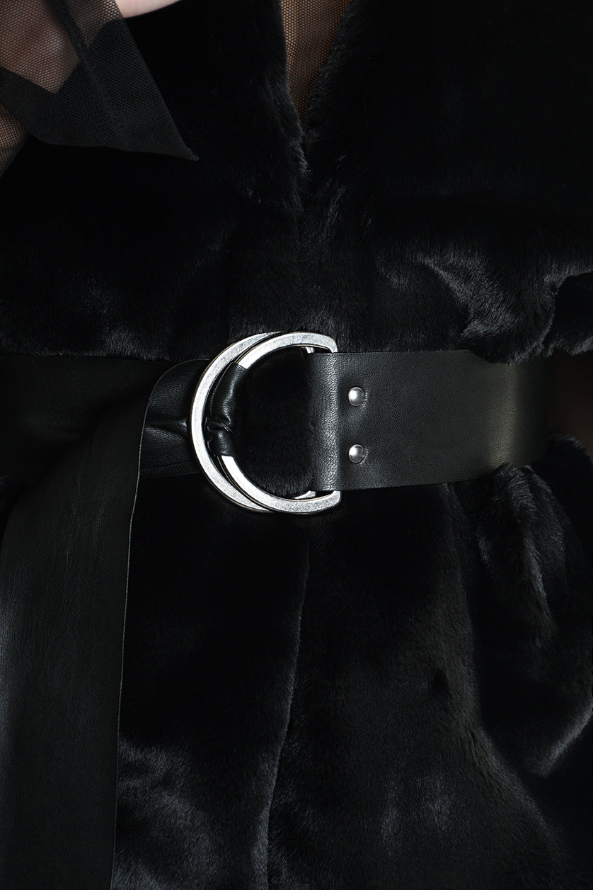 4- W5172 CAPE in Lined Faux Fur, Black. LA HAINE INSIDE US