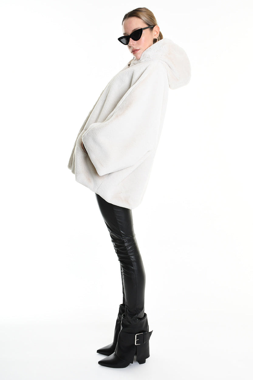 4- W5173 JACKET Oversized in Lined Faux Fur, White. TEPHRA