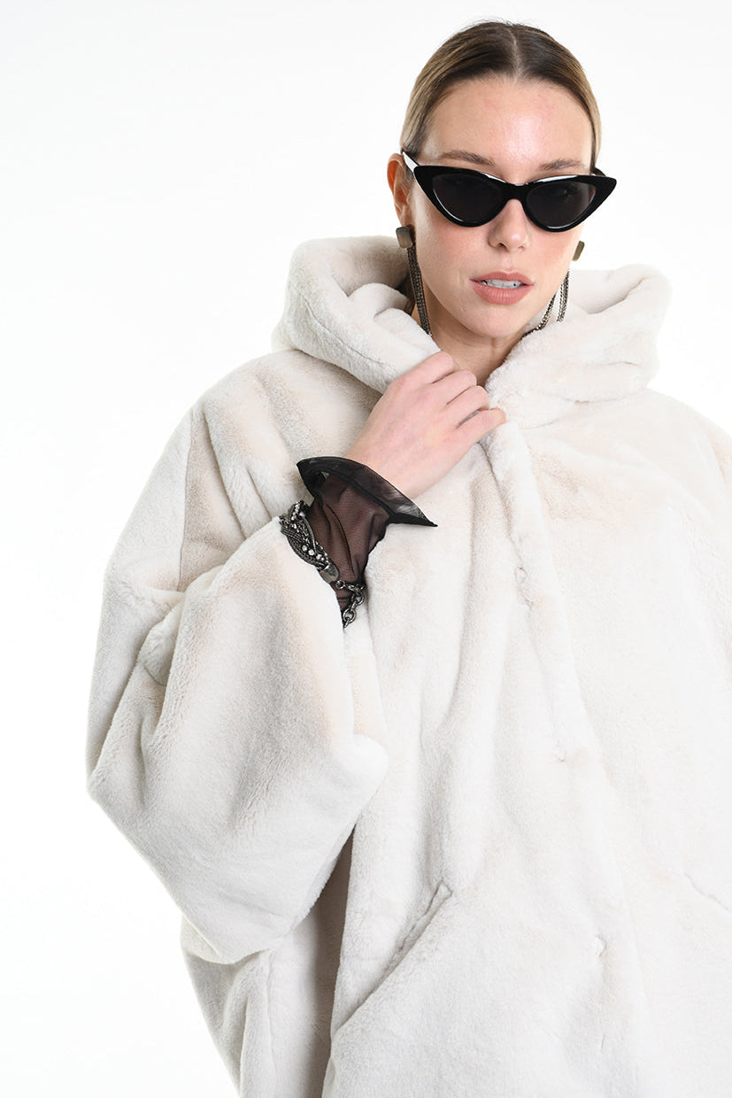 4- W5173 JACKET Oversized in Lined Faux Fur, White. TEPHRA
