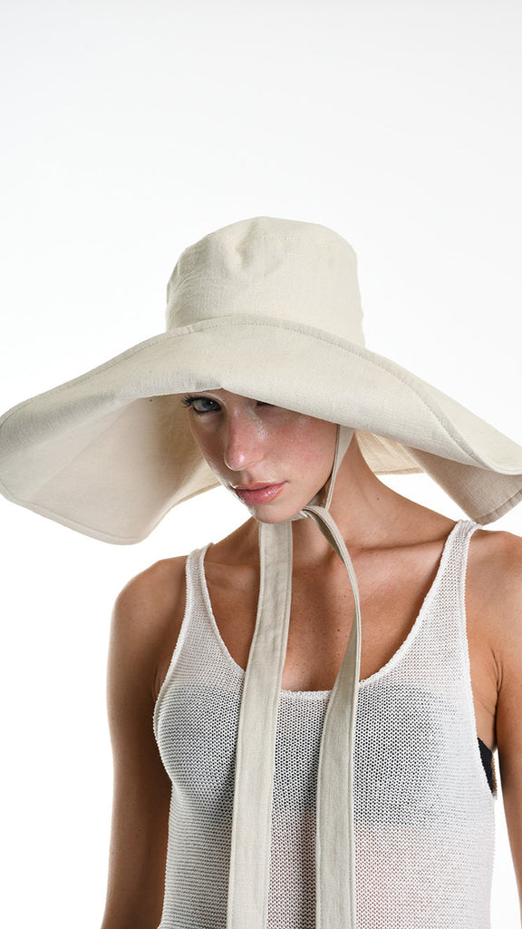 A34Y W510625 HAT Linen Cotton & Lined Ecru.