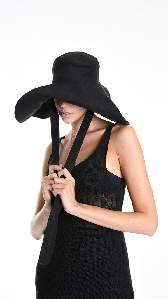 A34Y W510625 HAT Linen Cotton & Lined Black.