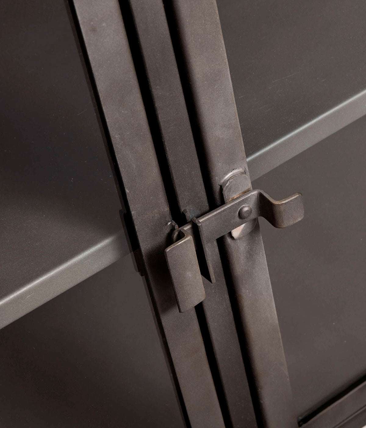 MUUBS High Cabinet Boston - Black Iron - W90xD40xH200 cm