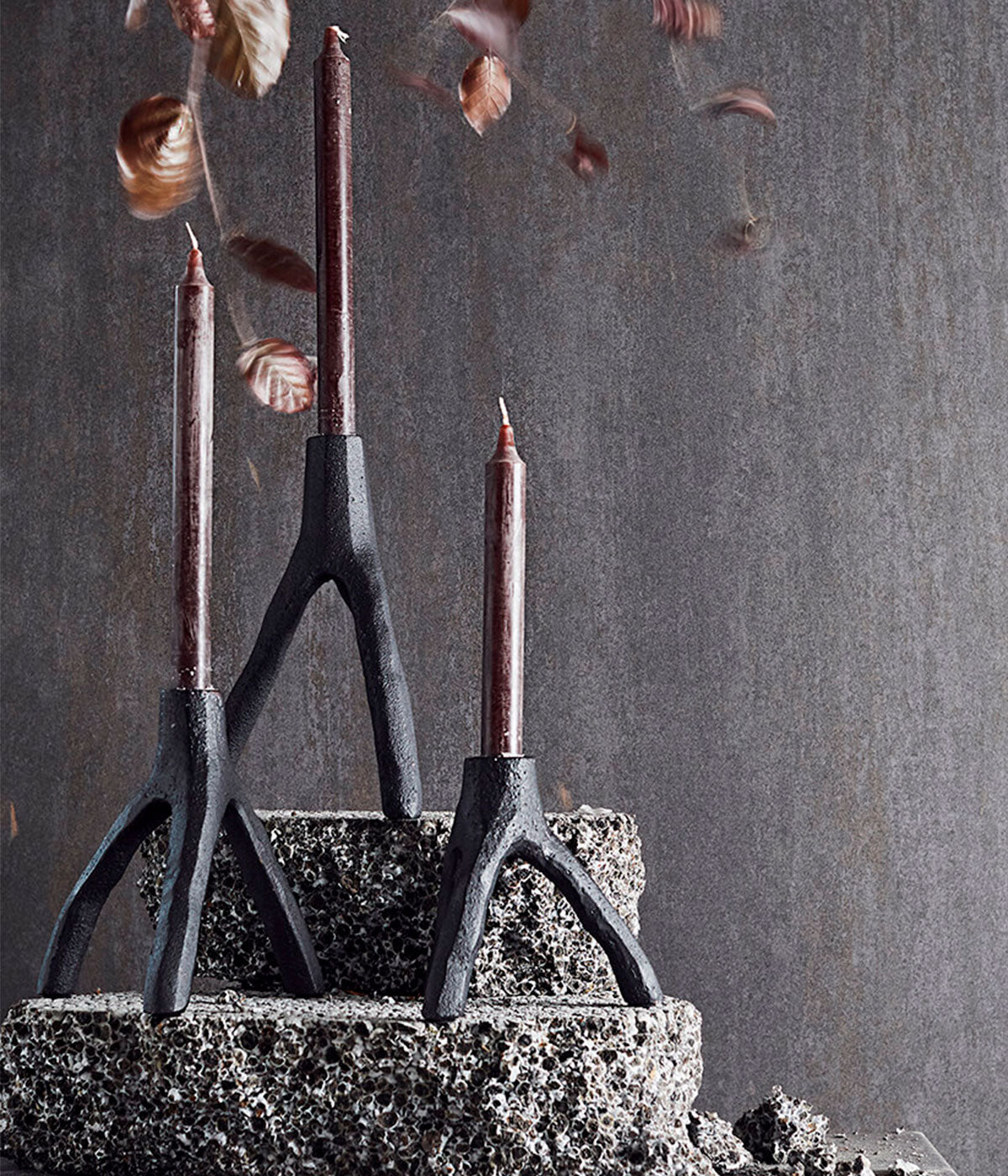 Candle holder Aion S - Black Casted Iron - W13xL15xH13,4 cm MUUBS