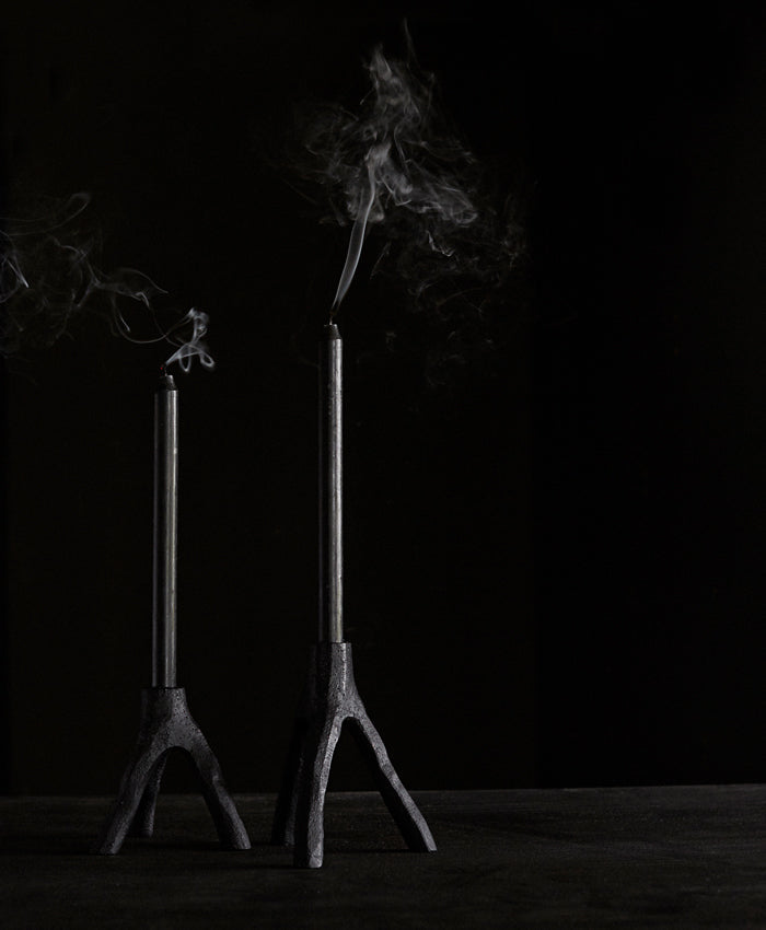 Candle holder Aion L - Black Casted Iron - W14,7xL16,4xH17 cm MUUBS