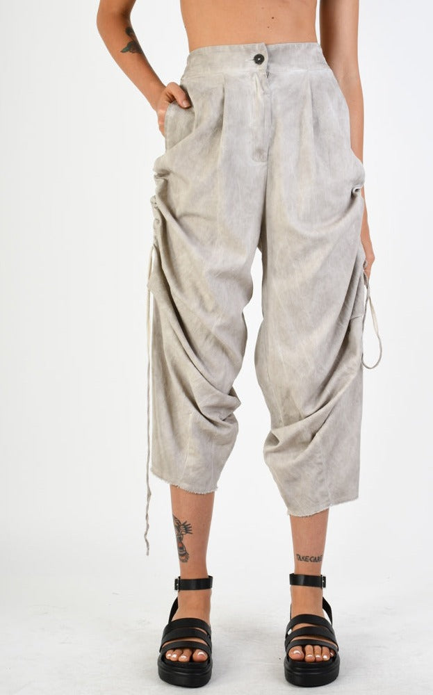 A39B SM31924 Pants Over in GabardineIndulge in luxury with our A39B SM31924 Pants Over in Gabardine. These sophisticated trousers feature a draped, pleated design that exudes elegance and refinement. CPantsSANTAMUERTETEPHRAA39B SM31924 Pants