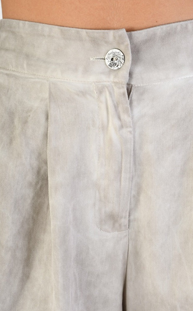A39B SM31924 Pants Over in GabardineIndulge in luxury with our A39B SM31924 Pants Over in Gabardine. These sophisticated trousers feature a draped, pleated design that exudes elegance and refinement. CPantsSANTAMUERTETEPHRAA39B SM31924 Pants